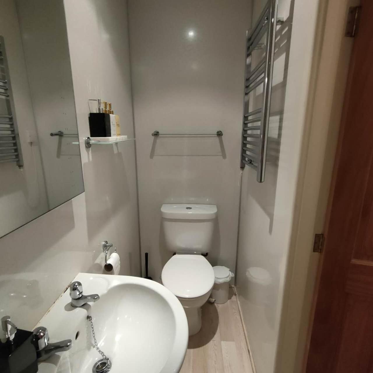 The Ambleside Apartments - Self Catering With Private Kitchen - Best For Location Exterior foto